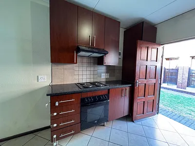 2 Bedroom Townhouse For Sale in Alberton - 6AUg.webp