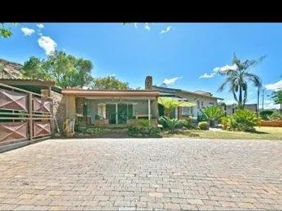 3 Bedroom House For Sale in Johannesburg - hSHl.webp