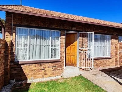 2 Bedroom Townhouse For Sale in Kempton Park - UJC9.webp