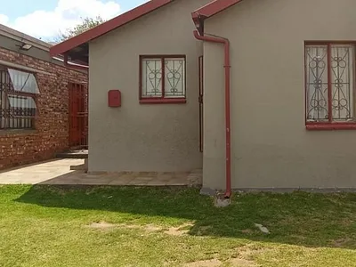 0.3 Bedroom House For Sale in Kempton Park - vk61.webp