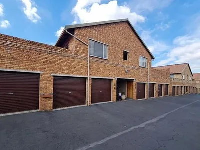 3 Bedroom Townhouse For Sale in Kempton Park - HO8u.webp