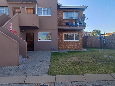 2 Bedroom Townhouse To Rent in Brakpan - x2qG.webp