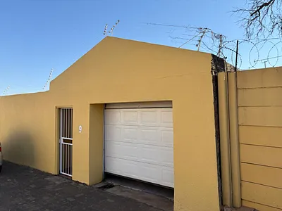 5 Bedroom House For Sale in Hurst Hill, Johannesburg - img