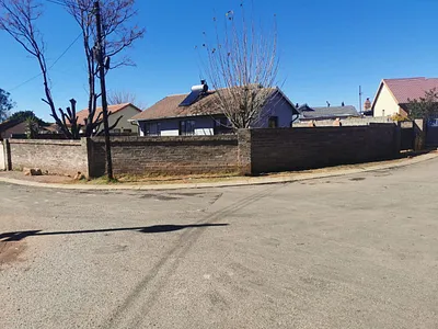 3 Bedroom House For Sale in Roodepoort - img