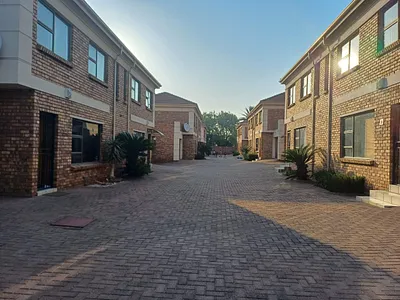3 Bedroom Townhouse For Sale in Alberton - 9kMC.webp