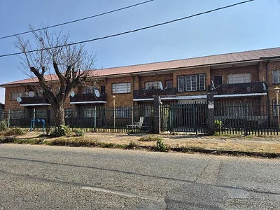 4 Bedroom Apartment For Sale in Germiston - img