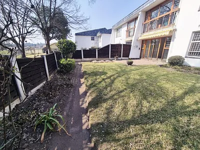 3 Bedroom Townhouse For Sale in Johannesburg - IeOE.webp
