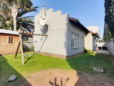 3 Bedroom Townhouse For Sale in Kempton Park - img