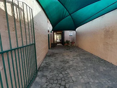 3 Bedroom Townhouse For Sale in Kempton Park - img