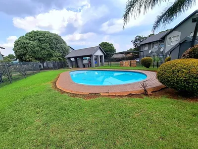 2 Bedroom Townhouse For Sale in Johannesburg - BErM.webp