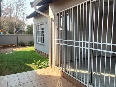 3 Bedroom Townhouse For Sale in Kempton Park - ie92.webp