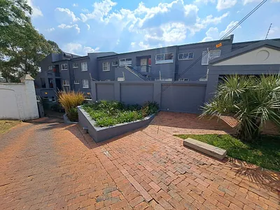 2 Bedroom Apartment For Sale in Johannesburg - Lu1E.webp