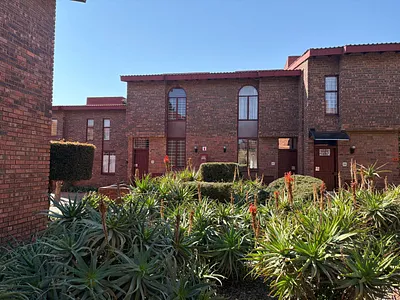 2 Bedroom Townhouse For Sale in Johannesburg - dSls.webp