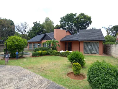 4 Bedroom House For Sale in Kempton Park - img