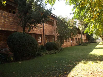 2 Bedroom Townhouse For Sale in Beyers Park, Boksburg - img