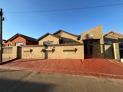 2 Bedroom House For Sale in Tokoza - Tgu1.webp