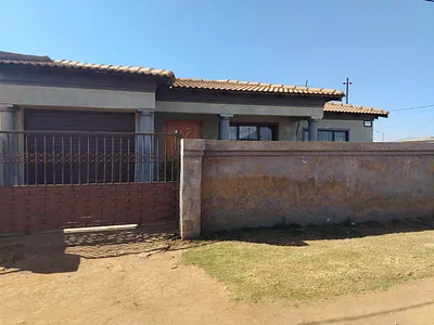 3 Bedroom House For Sale in Tsakane - bxfQ.webp