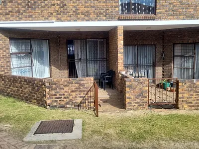 2 Bedroom Apartment For Sale in Johannesburg - lEvu.webp