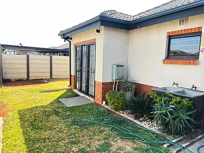 3 Bedroom House For Sale in Leopard's Rest Security Estate, Alberton - ioa4.webp