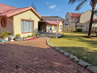 3 Bedroom House For Sale in Johannesburg - pThd.webp