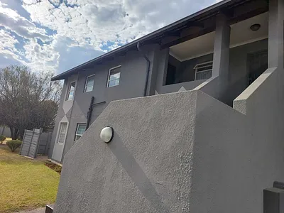 2 Bedroom Townhouse To Rent in Ridgeway, Johannesburg - hPWI.webp