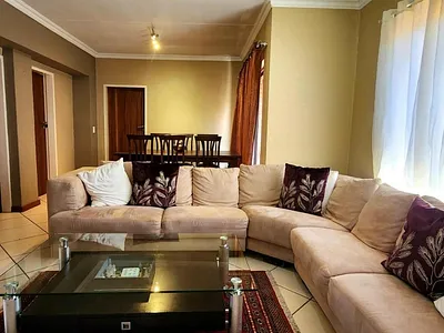 2 Bedroom Townhouse For Sale in Alberton - ZVRb.webp