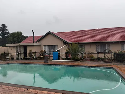 4 Bedroom House For Sale in Alberton - 5vs1.webp