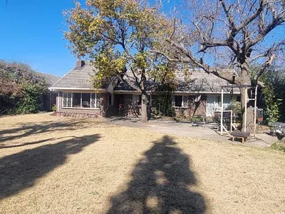 4 Bedroom House For Sale in Alberton - jYKc.webp