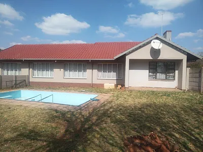 4 Bedroom House For Sale in Kempton Park - DUPF.webp