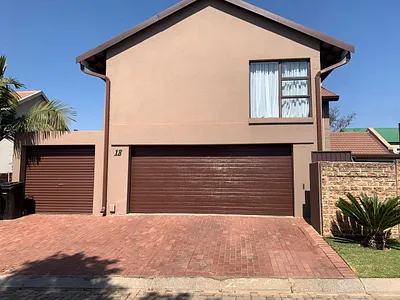 5 Bedroom Townhouse For Sale in Kempton Park - uxco.webp