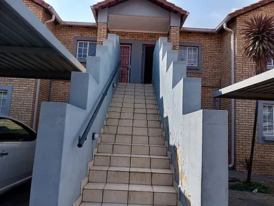 3 Bedroom Townhouse To Rent in Alberton - 5nOj.webp
