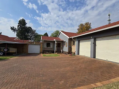 4 Bedroom House For Sale in Alberton - TAIn.webp