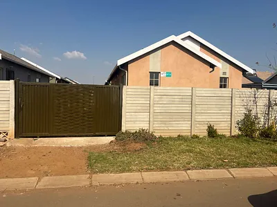 3 Bedroom House For Sale in Alberton - ZpBI.webp