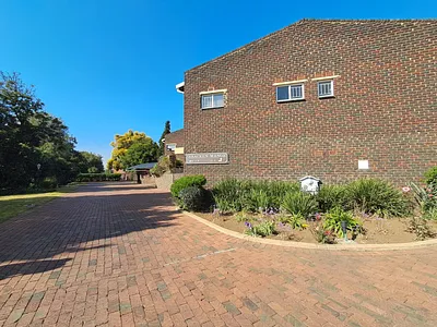 3 Bedroom Townhouse For Sale in Alberton - yChV.webp