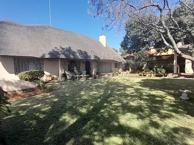 3 Bedroom House For Sale in Kempton Park - MkPT.webp