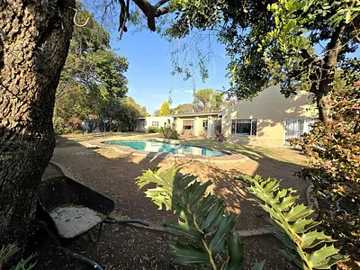 6 Bedroom House For Sale in Alberton - Ys4B.webp