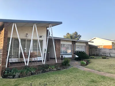 4 Bedroom House For Sale in Alberton - c9qa.webp