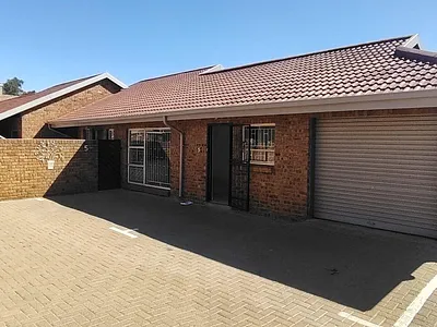 2 Bedroom Townhouse For Sale in Alberton - tUOr.webp