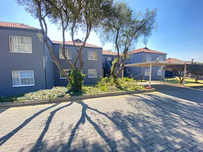 2 Bedroom Townhouse For Sale in Johannesburg - KPIy.webp