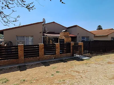 2 Bedroom Apartment For Sale in Klippoortjie, Boksburg - ZOks.webp