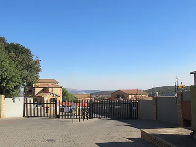 1 Bedroom Apartment For Sale in Johannesburg - HxEm.webp