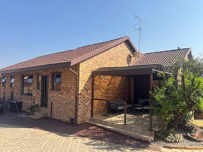 3 Bedroom Townhouse For Sale in Johannesburg - img