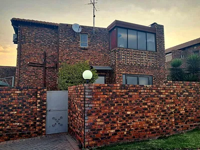 3 Bedroom Townhouse For Sale in Alberton - img