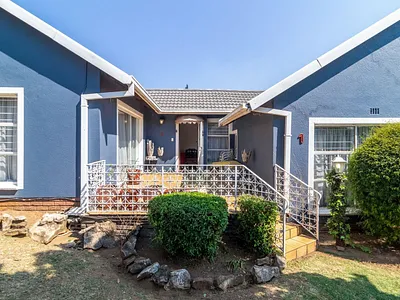 4 Bedroom House For Sale in Johannesburg - na1u.webp