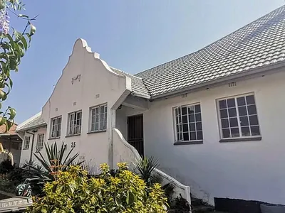 5 Bedroom House To Rent in Johannesburg - 0R0v.webp
