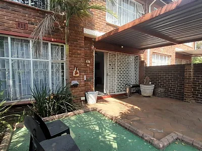 3 Bedroom House For Sale in Birchleigh, Kempton Park - 9ZG1.webp