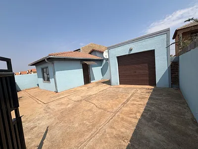 3 Bedroom House For Sale in Soweto - img