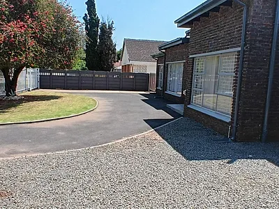 3 Bedroom House To Rent in Parkrand, Boksburg - U4C2.webp