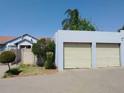 3 Bedroom Townhouse For Sale in Kempton Park - 0t8v.webp