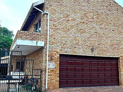 3 Bedroom Townhouse For Sale in Alberton - 9n6U.webp